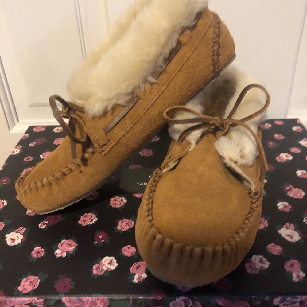 Minnetonka Kids slippers